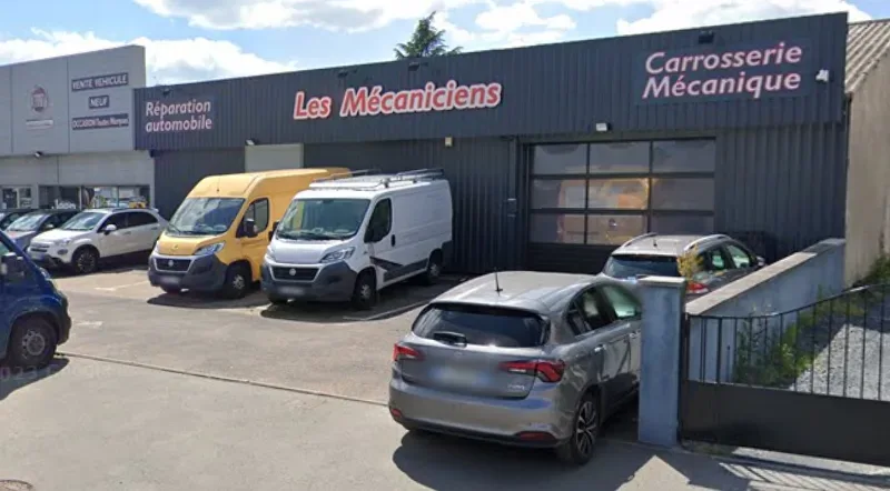 Façade du garage Les Mécaniciens, avenue de la République à Cébazat
